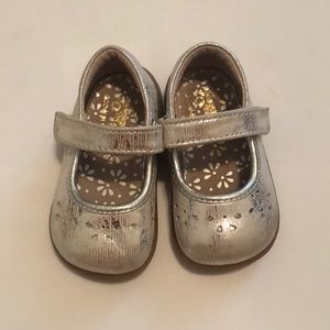 See Kai Run Mary Jane Shoes in Silver Size 4